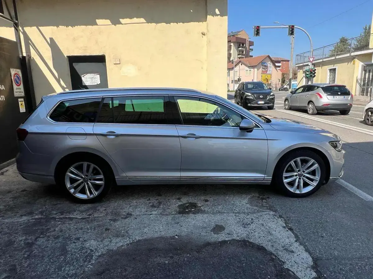 Usata VW Passat Executive 150 CV (110 kW) 2020 Argento Station wagon
