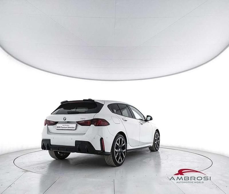 Nuova BMW 118 M Sport 150 CV (110 kW) 2026 Alpin white pastello Utilitaria