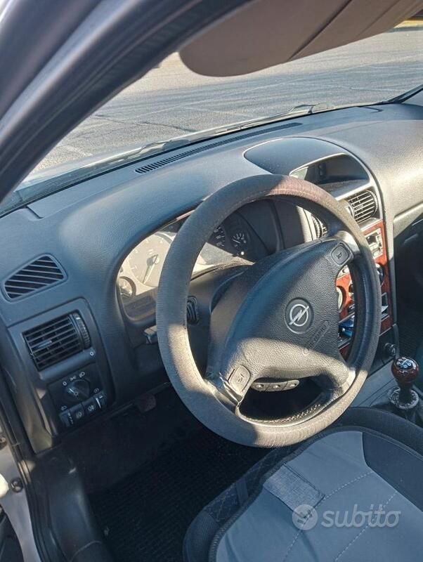 Grigio Usata 1998 Opel Astra Station wagon | 1100 € (Buon prezzo) - Immagine 1/4