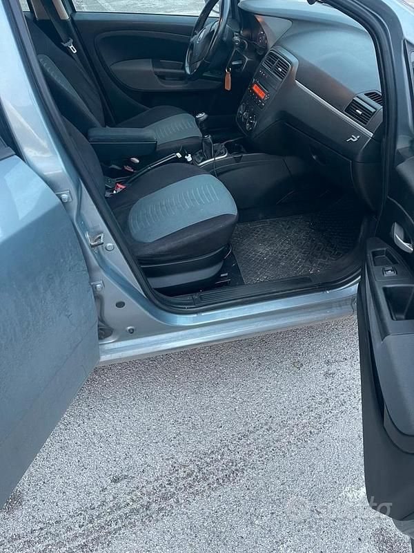 Usata Fiat Punto 75 CV (55 kW) 2007 Grigio Berlina