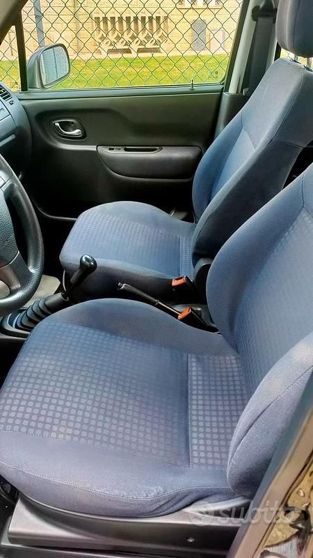 Usata Opel Agila 60 CV (44 kW) 2007 Nero Utilitaria