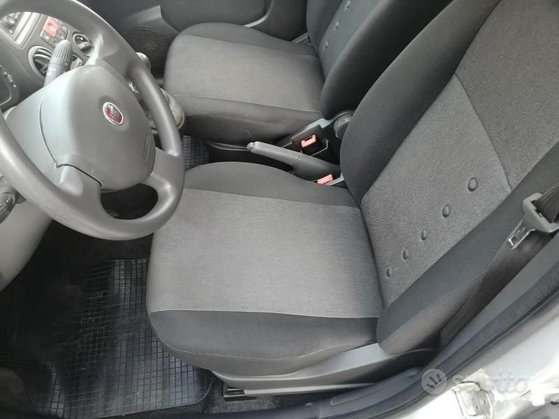Usata Fiat Panda Dynamic 69 CV (50 kW) 2011 Grigio Utilitaria