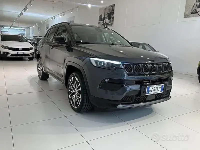 Usata Jeep Compass Summit 131 CV (96 kW) 2025 Grigio SUV