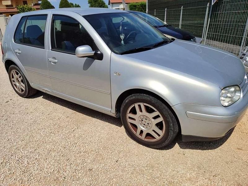 Usata VW Golf IV 101 CV (74 kW) 2001 Argento Berlina