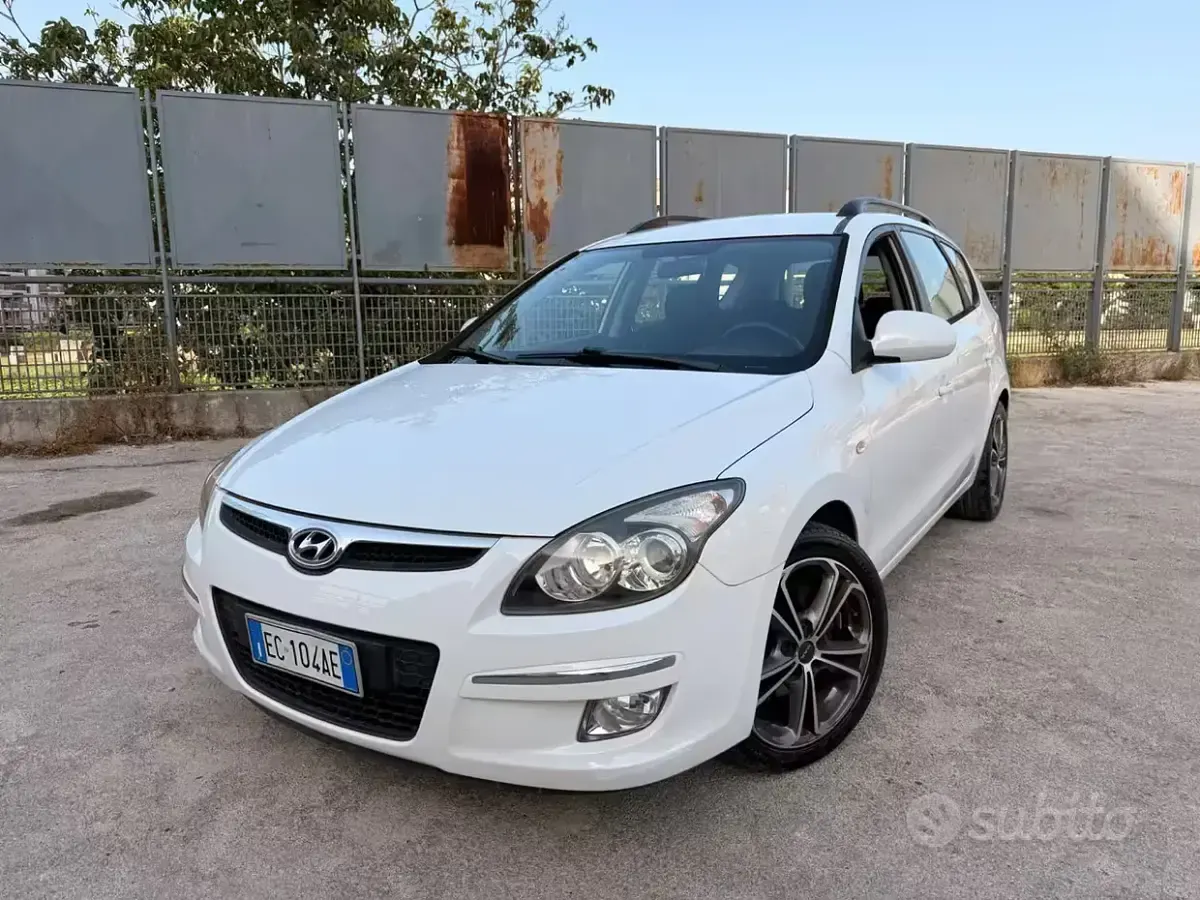 Usata Hyundai i30 90 CV (66 kW) 2011 Bianco Station wagon