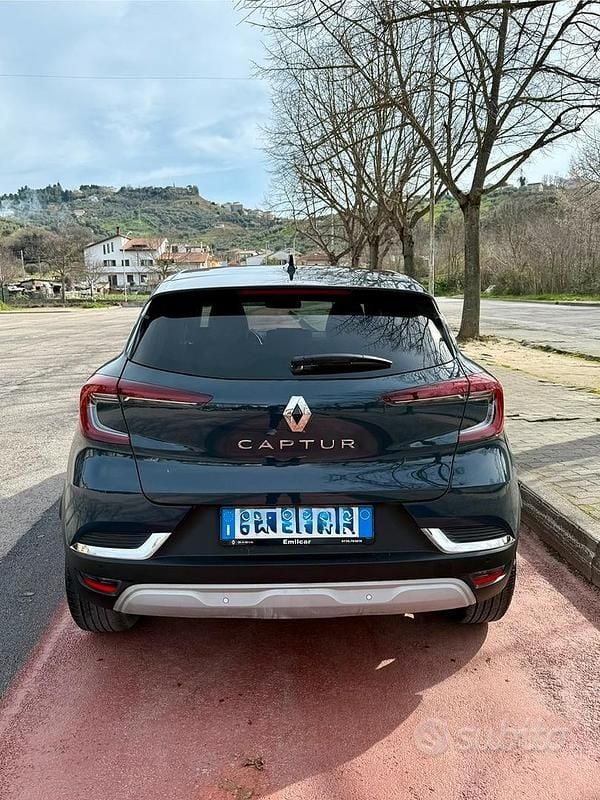 Usata Renault Captur Techno 101 CV (74 kW) 2024 Blu SUV