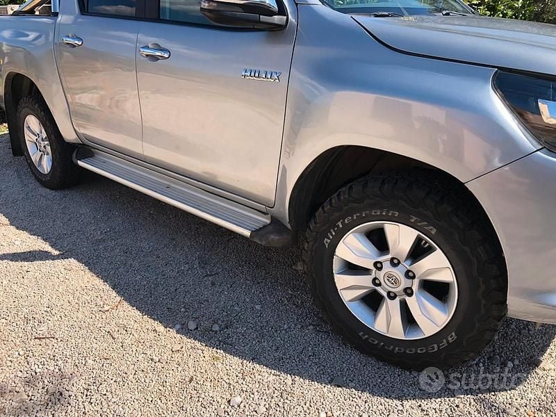 Usata Toyota HiLux 150 CV (110 kW) 2019 Grigio Pick-up