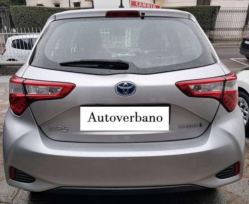 Usata Toyota Yaris Hybrid Active 73 CV (53 kW) 2018 Argento Utilitaria