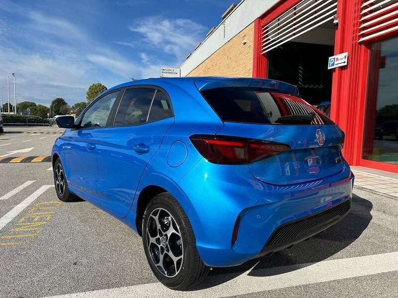 Usata MG MG3 194 CV (142 kW) 2024 Blu/azzurro Utilitaria
