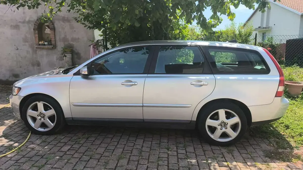 Usata Volvo V50 Momentum 109 CV (80 kW) 2006 Grigio Station wagon