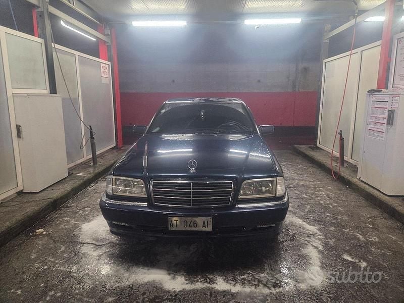 Usata Mercedes 180 122 CV (89 kW) 1997 Blu Berlina