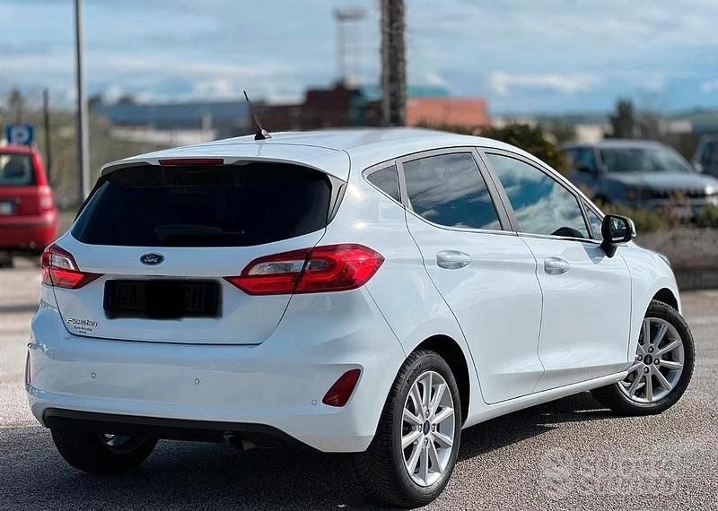 Usata Ford Fiesta Titanium 86 CV (63 kW) 2018 Bianco Utilitaria