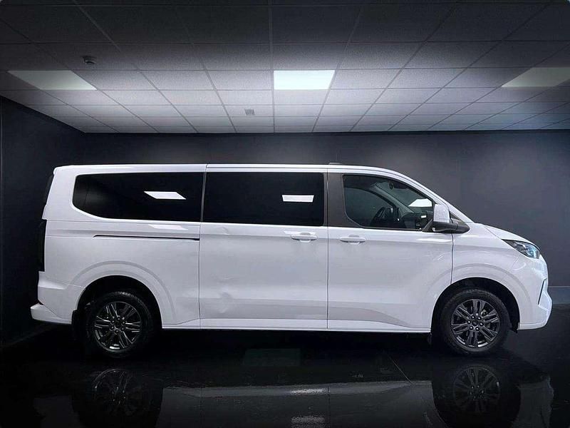 Usata Ford Tourneo Titanium 136 CV (100 kW) 2024 Bianco Monovolume