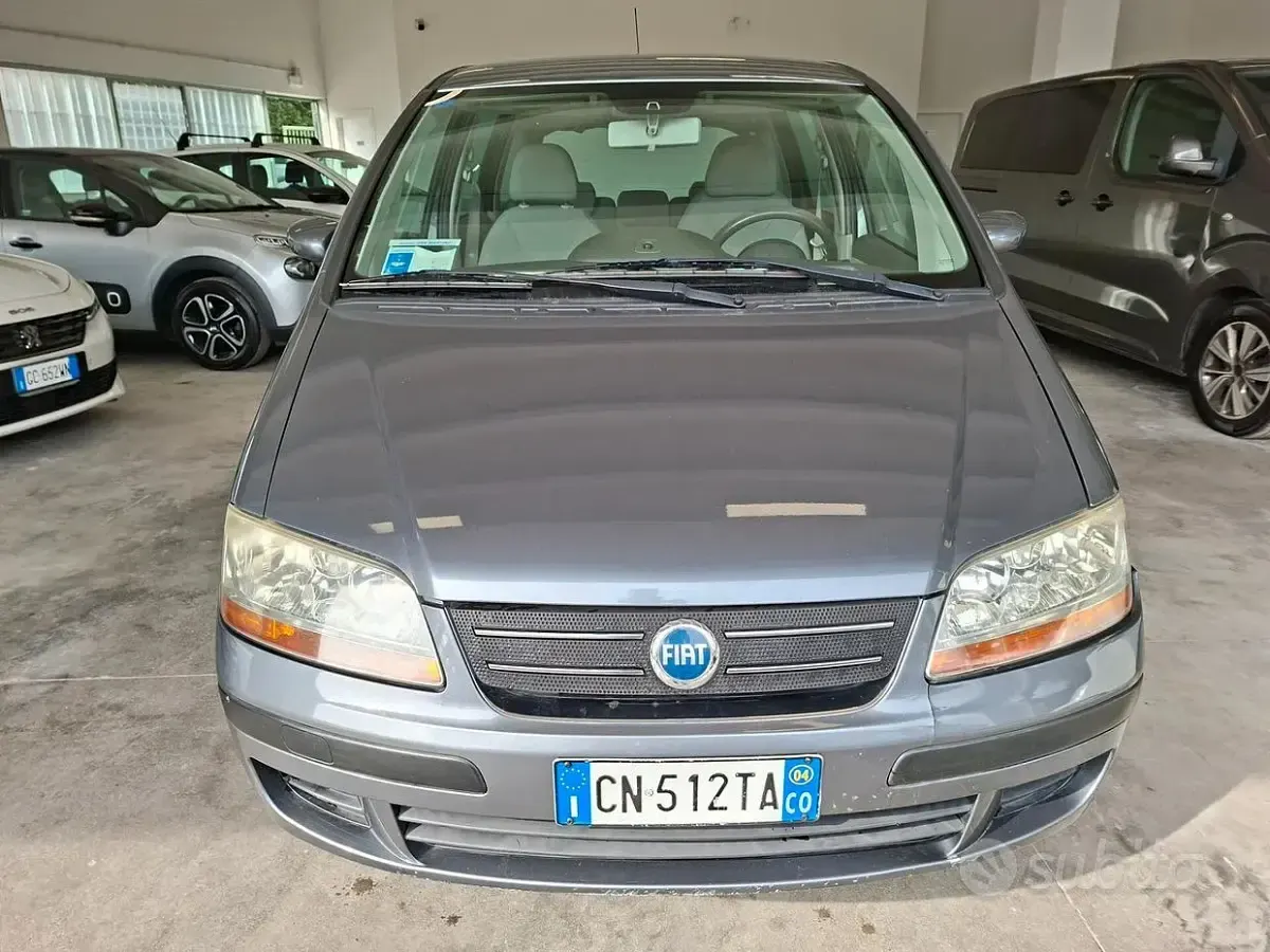 Usata Fiat Idea Active 95 CV (69 kW) 2004 Grigio Monovolume