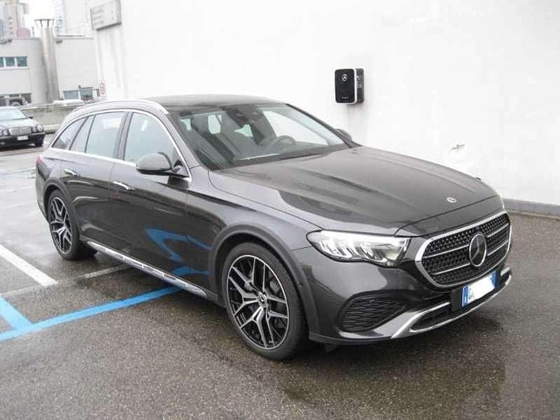Grigio Usata 2024 Mercedes E300 Station wagon | 69.000 € (Super prezzo) - Immagine 1/4