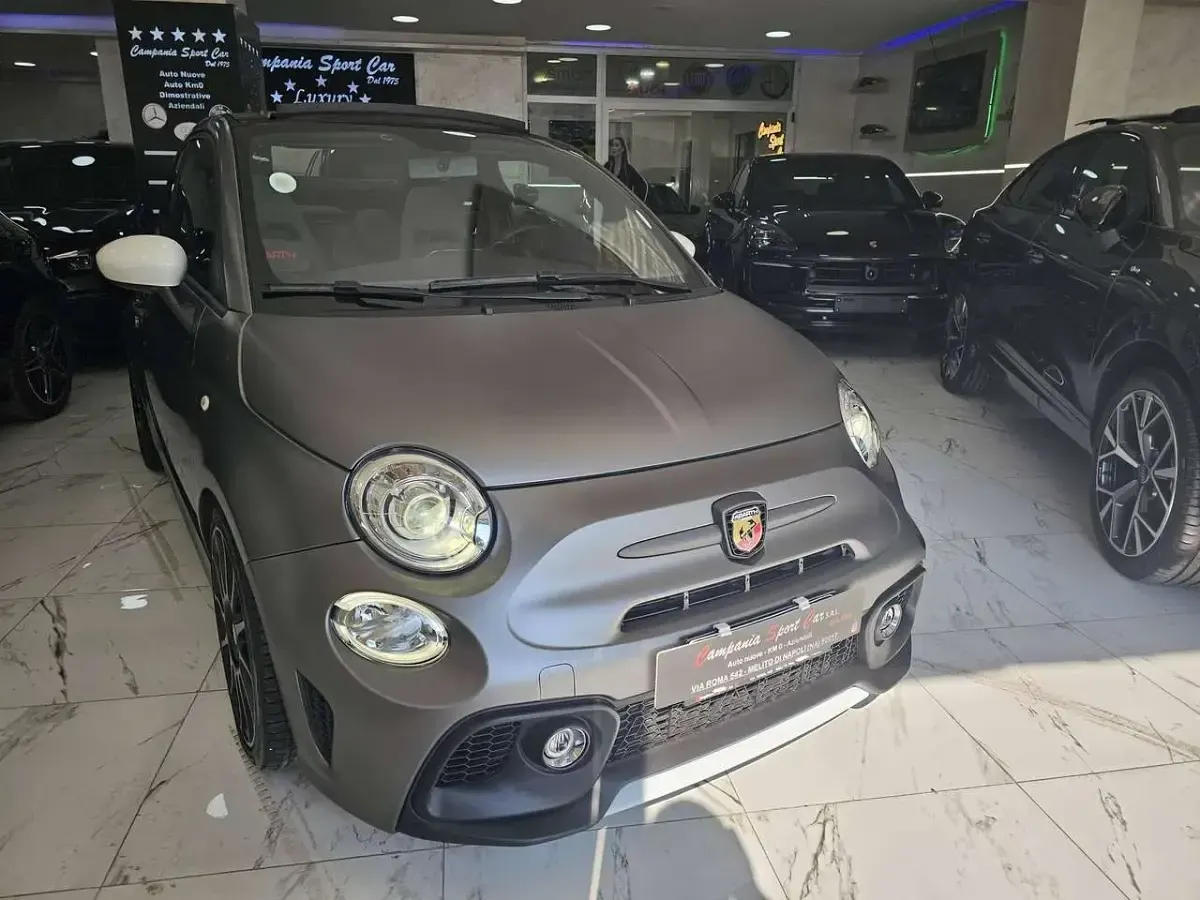 Usata Abarth 595C 179 CV (131 kW) 2022 Grigio moda satinato Cabrio
