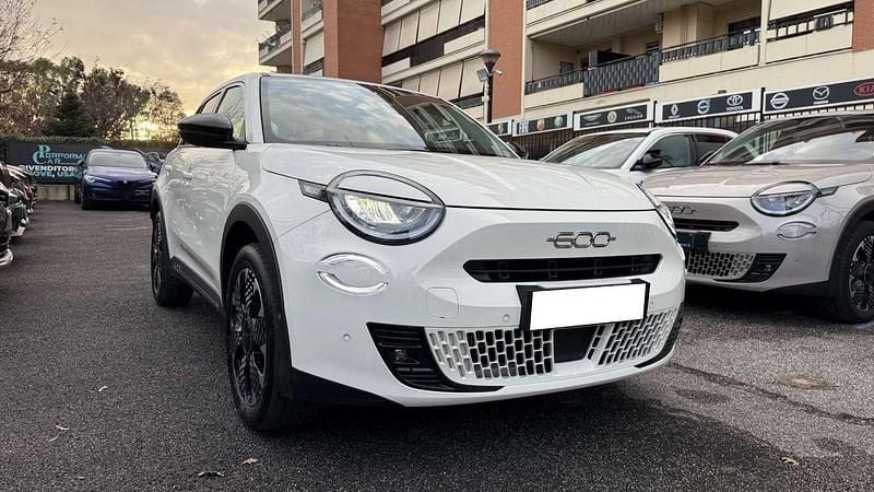 Usata Fiat 600 La Prima 110 CV (80 kW) 2025 Bianco pastello SUV