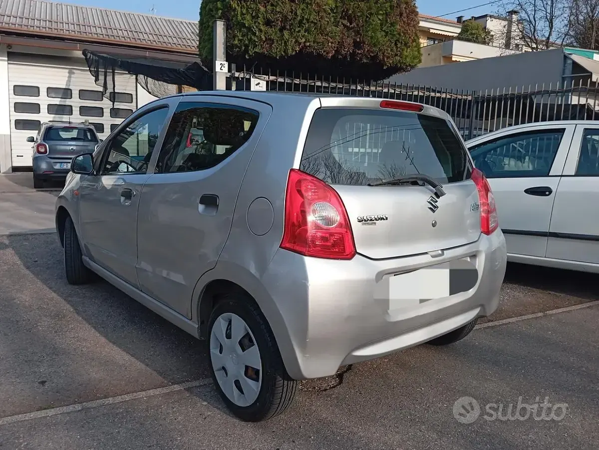 Second-hand Suzuki Alto 68 CP (50 kW) 2012 Gri Hatchback