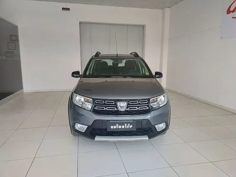 Usata Dacia Sandero Stepway 90 CV (66 kW) 2018 Grigio scuro Utilitaria