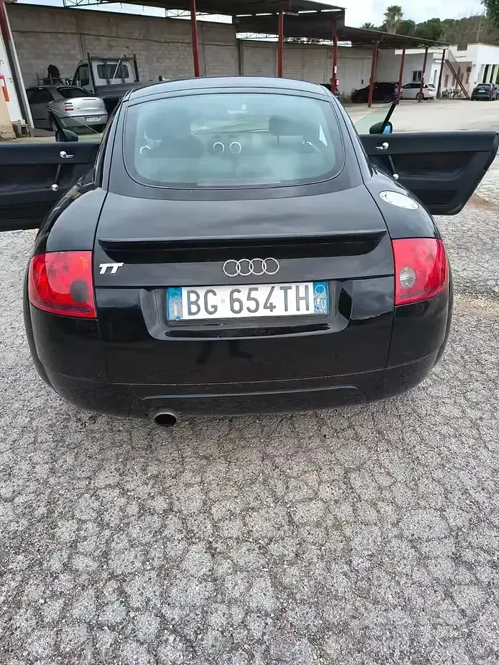Second-hand Audi TT 179 CP (131 kW) 2000 Negru Coupe