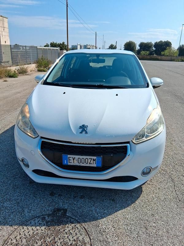 Usata Peugeot 208 Allure 95 CV (69 kW) 2015 Bianco Utilitaria