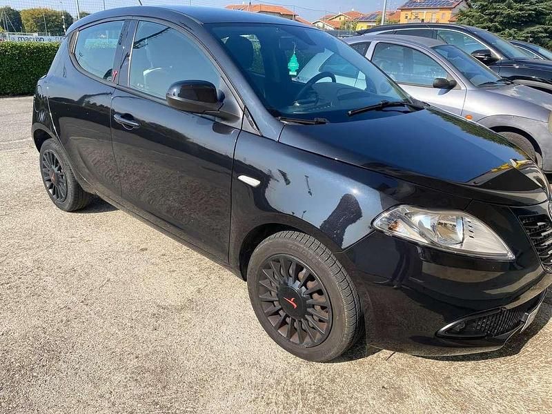 Usata Lancia Ypsilon 69 CV (50 kW) 2015 Utilitaria