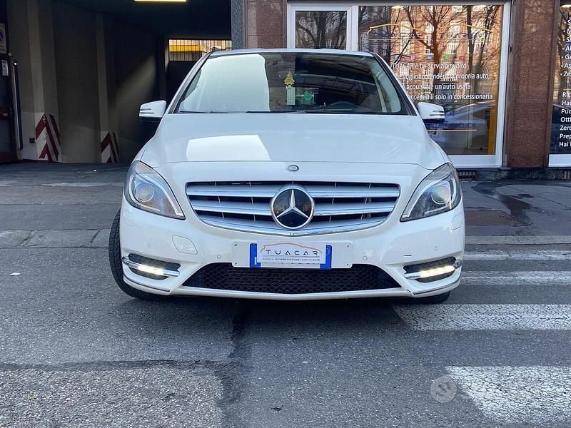 Begagnad Mercedes B180 Premium 122 HK (89 kW) 2012 Vit Minibuss