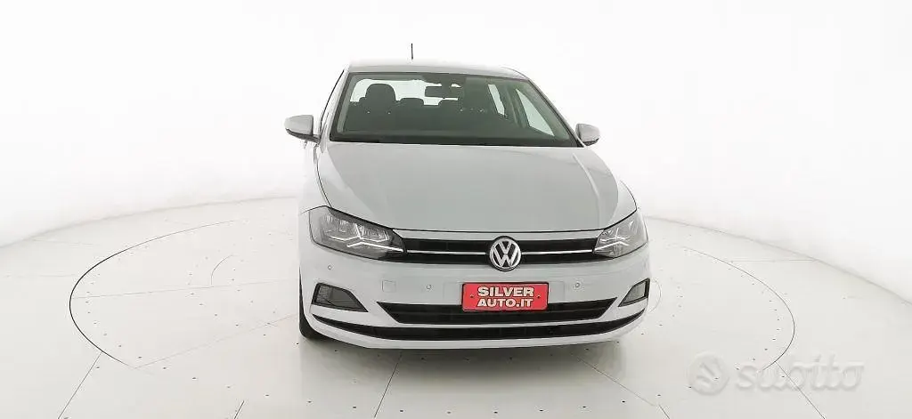 Usata VW Polo Comfortline 80 CV (58 kW) 2019 Grigio chiaro metallizzato Utilitaria