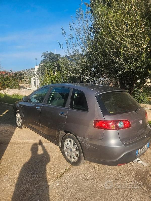 Usata Fiat Croma 150 CV (110 kW) 2009 Grigio Station wagon