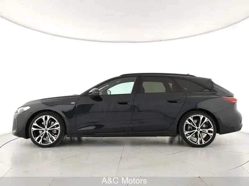 Nuova Audi A5 S-Line 252 CV (185 kW) 2026 Blu Station wagon