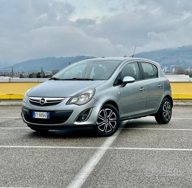 Usata Opel Corsa Edition 85 CV (62 kW) 2014 Grigio Utilitaria