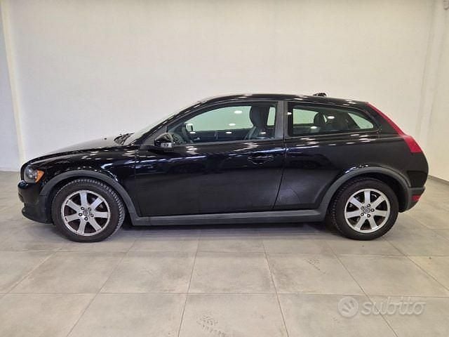Usata Volvo C30 109 CV (80 kW) 2009 Nero Utilitaria