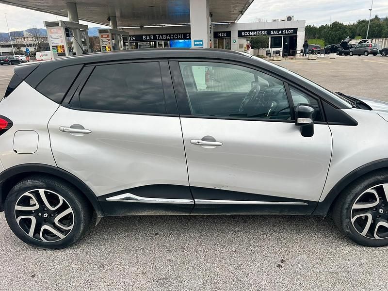 Usata Renault Captur 90 CV (66 kW) 2014 Grigio SUV