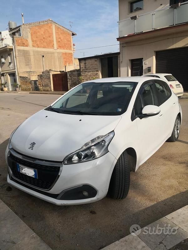 Usata Peugeot 208 2016 Bianco Utilitaria