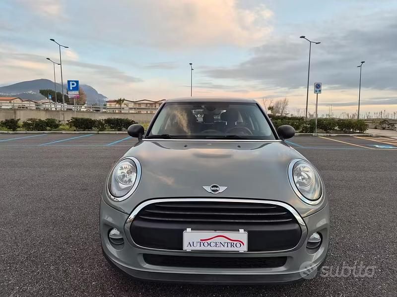 Usata Mini Cooper D Business 95 CV (69 kW) 2017 Grigio Utilitaria