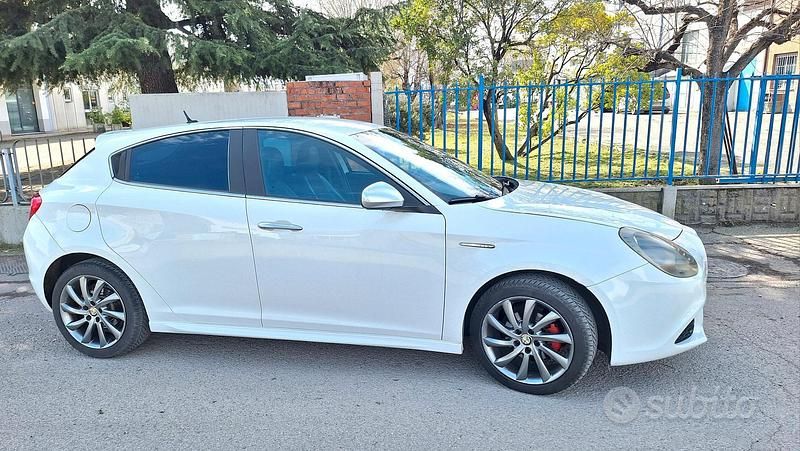Usata Alfa Romeo Giulietta 105 CV (77 kW) 2011 Utilitaria