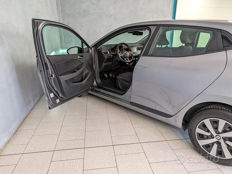 Usata Renault Clio V Equilibre 91 CV (66 kW) 2023 Grigio Berlina