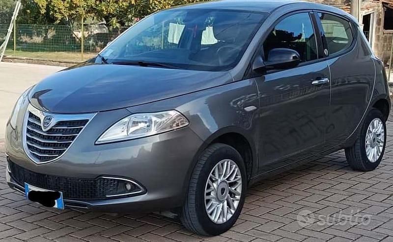 Usata Lancia Ypsilon Silver 80 CV (58 kW) 2014 Grigio Utilitaria