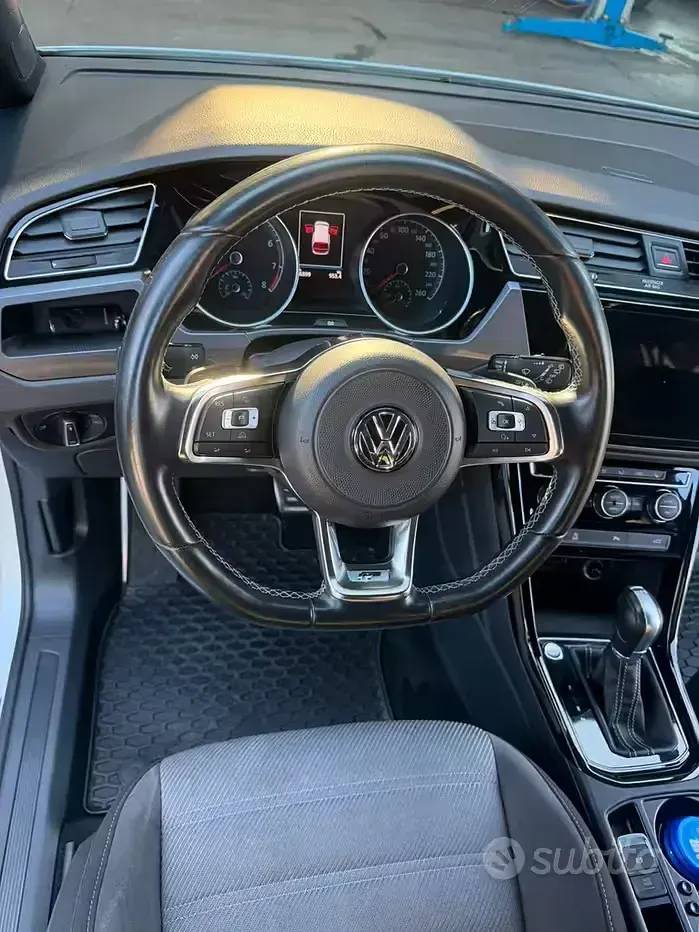 Usata VW Touran R 177 CV (130 kW) 2017 Bianco Monovolume