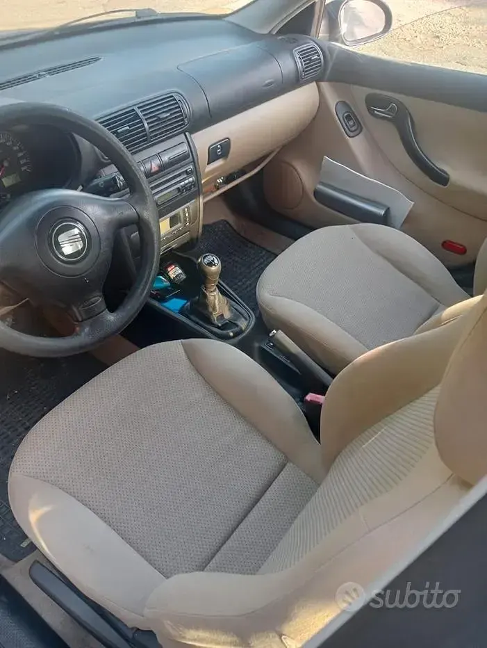 Usata Seat Leon 105 CV (77 kW) 2003 Nero Utilitaria