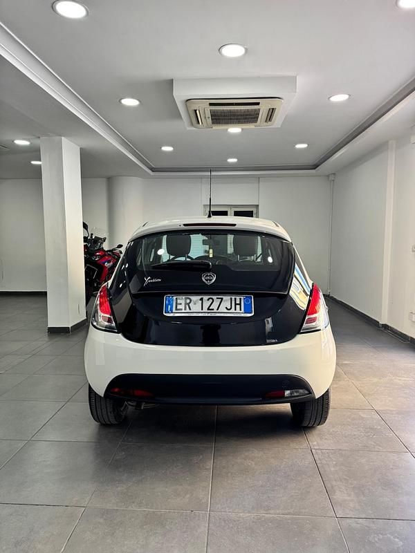 Usata Lancia Ypsilon S 95 CV (69 kW) 2013 Bianco Utilitaria