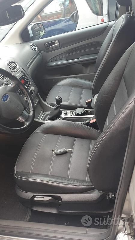 Usata Ford Focus 90 CV (66 kW) 2009 Grigio Berlina