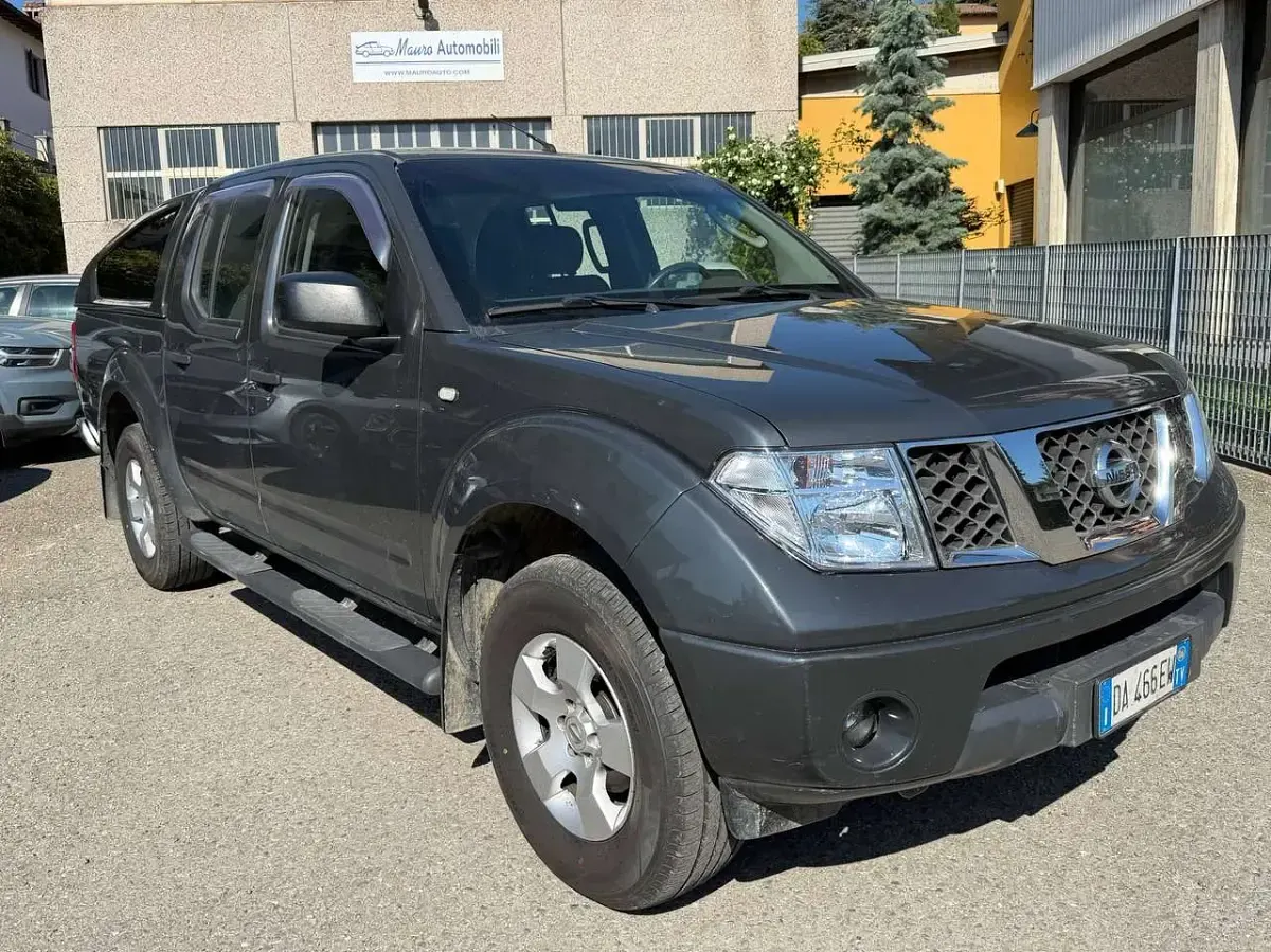 Usata Nissan Navara 171 CV (125 kW) 2006 Grigio Pick-up