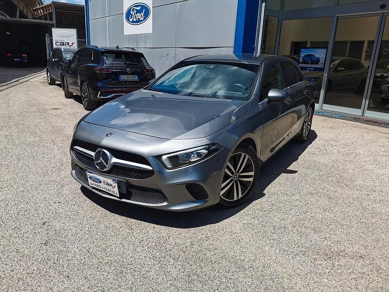 Grigio Usata 2019 Mercedes A200 Executive Tre volumi | 20.900 € (Buon prezzo) - Immagine 1/4