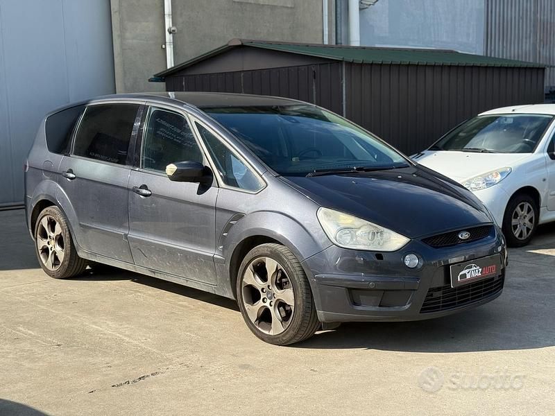 Usata Ford S-MAX Titanium 140 CV (102 kW) 2009 Other Monovolume