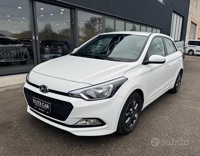 Usata Hyundai i20 Blackline 75 CV (55 kW) 2017 Bianco Berlina