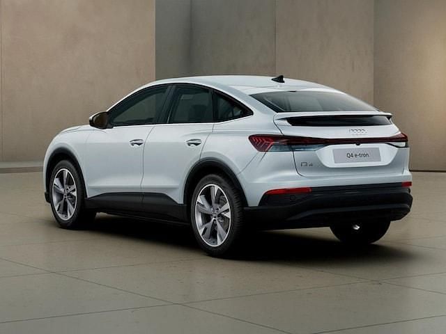 Usata Audi Q4 e-tron Business 210 kW (286 CV) 2024 Bianco ghiaccio metallizzato SUV