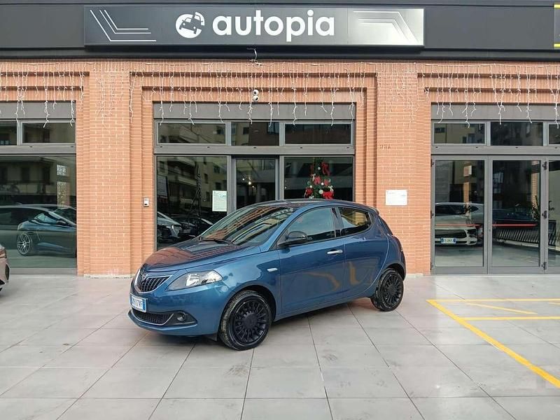 Usata Lancia Ypsilon Silver 69 CV (50 kW) 2023 Blu/azzurro Utilitaria