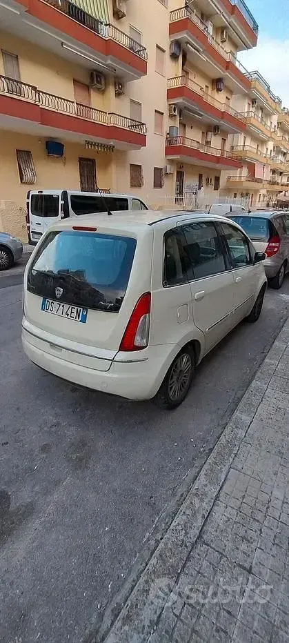 Usata Lancia Musa 90 CV (66 kW) 2009 Bianco Monovolume
