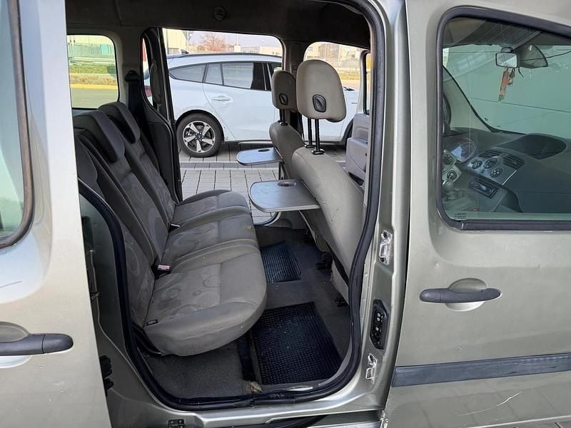 Usata Renault Kangoo 106 CV (77 kW) 2011 Argento Monovolume